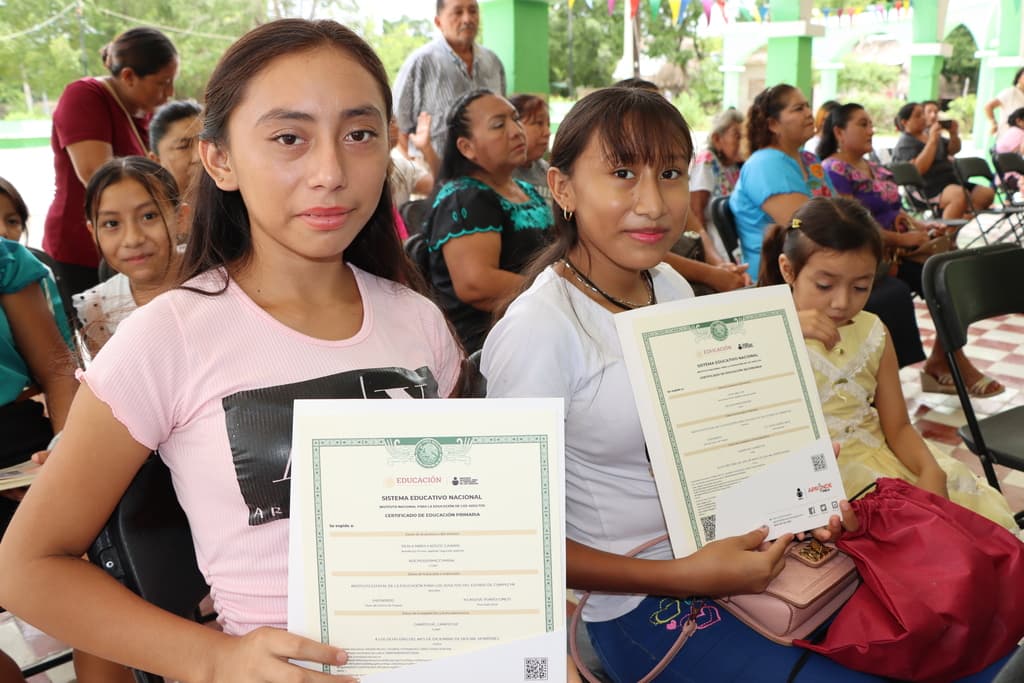 ENTREGANDO CERTIFICADOS EN SODZIL IEEA Campeche